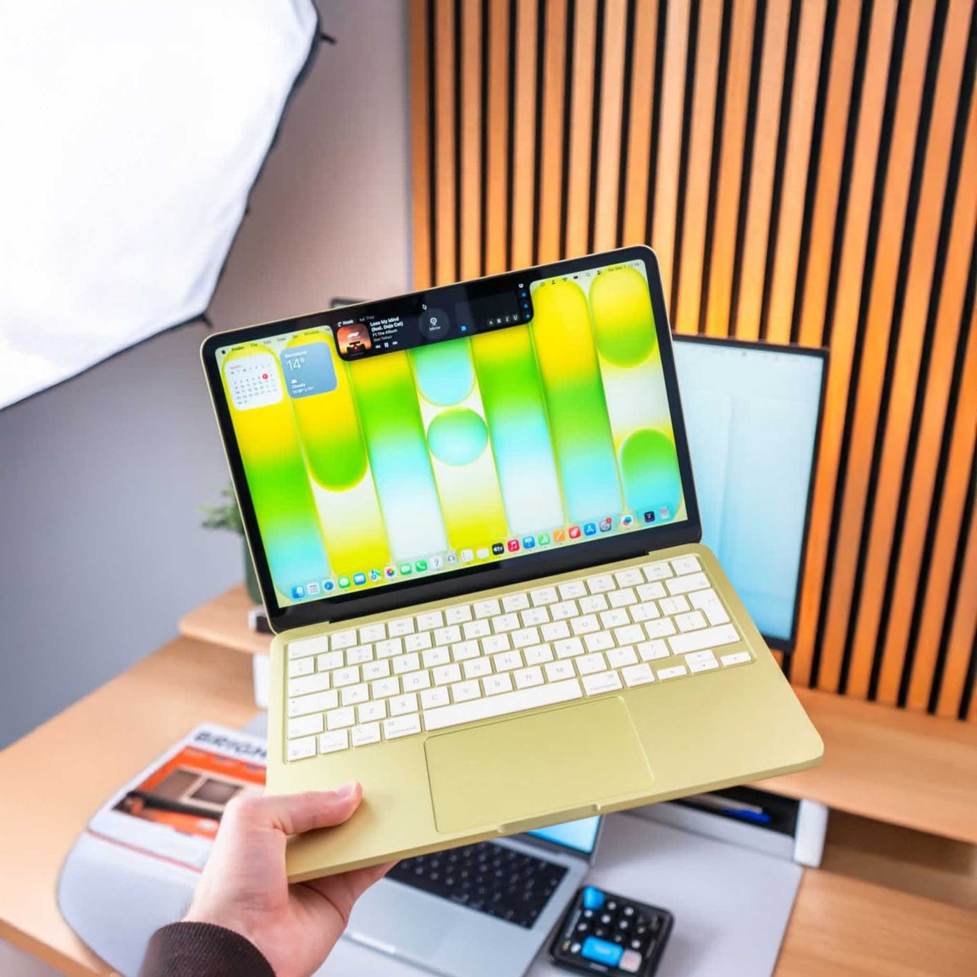 MacBook Neo 13 A18 Pro 8GB 256GB Apple Silicon color amarillo claro